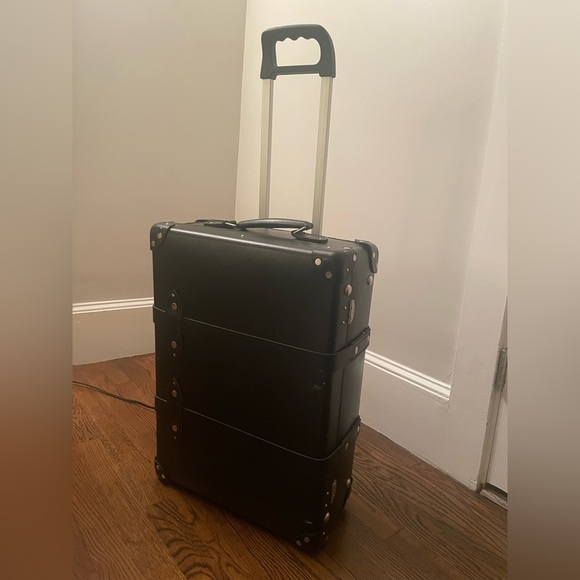 Globe Trotter Carry-On 2 Wheels - Picture 2 of 8